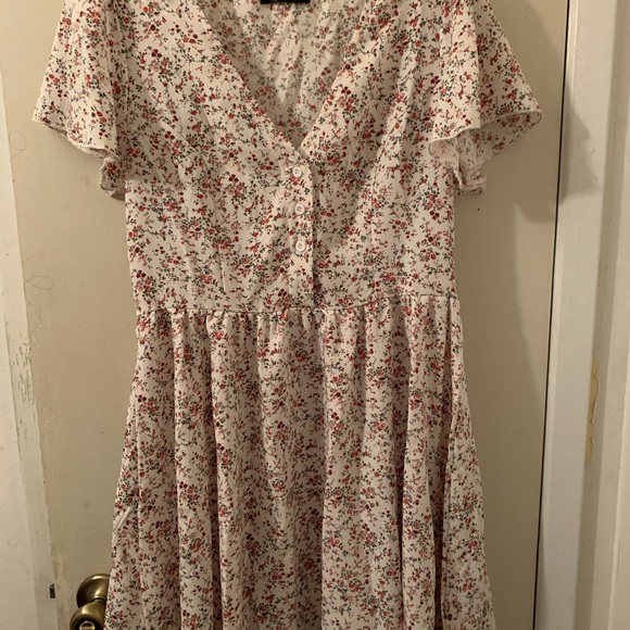 Spring dress - Picture 4 of 7